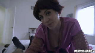 Napaljena mama Jessica Ryan preuzima u njen unuk da pusi njegov mlada kurac