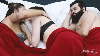 Menage com anal e na bona cara das duas amiguinhas. (veja un complet cap de color VERMELL)