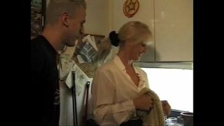 Majka za sina i prijatelja