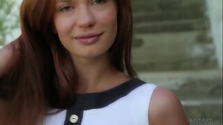 رائع الأوروبي في سن المراهقة Carolizi العبث في الهواء الطلق