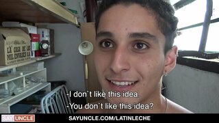 ���िर्माण केटा कुखुरा Sucks लागि अतिरिक्त नगद