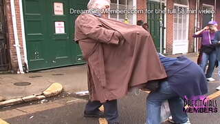 ���ातो Milfs मारा सडकमा लागि मोती मा नयाँ अर्लिन्स